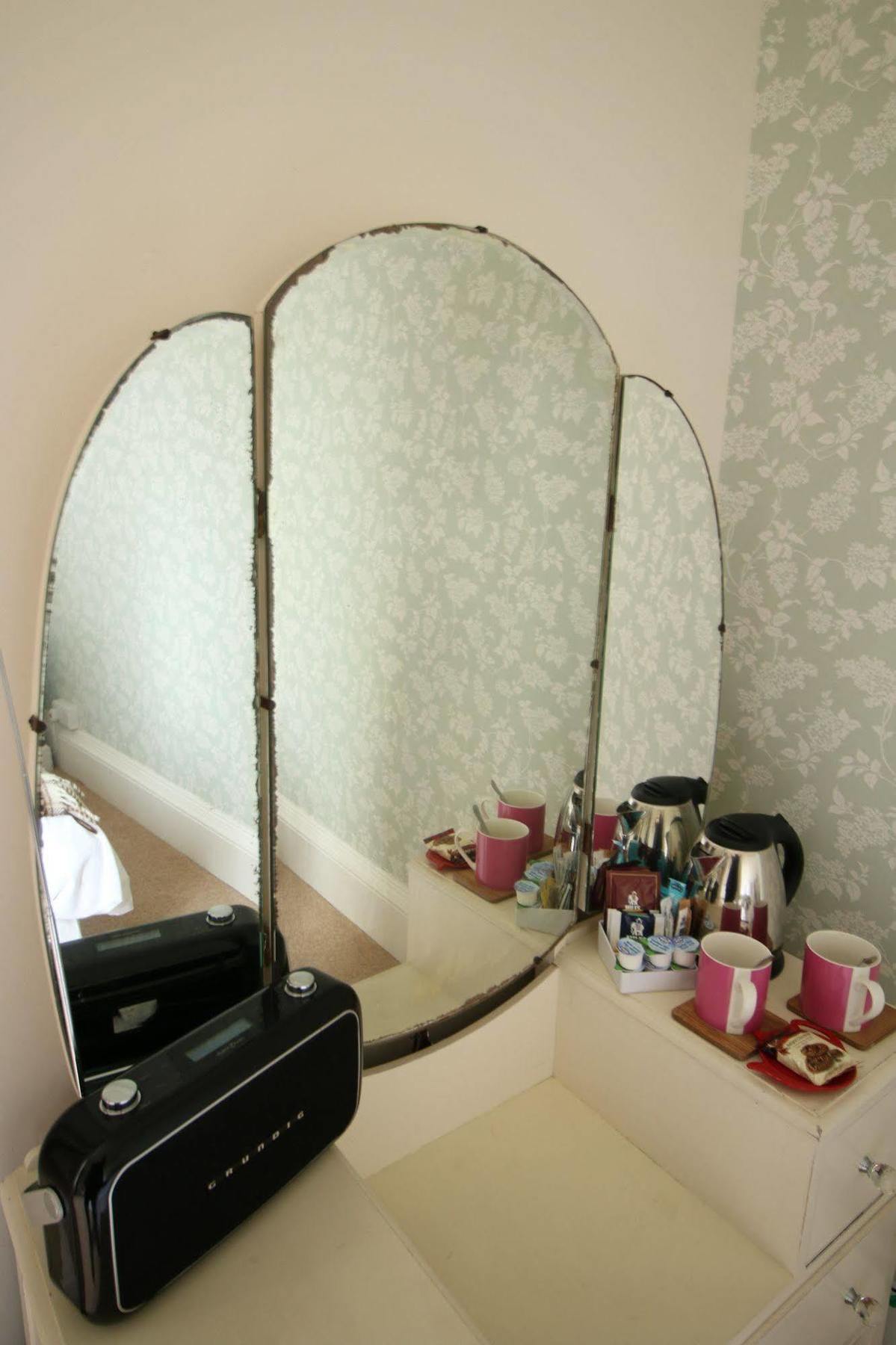 Laston House Bed & Breakfast